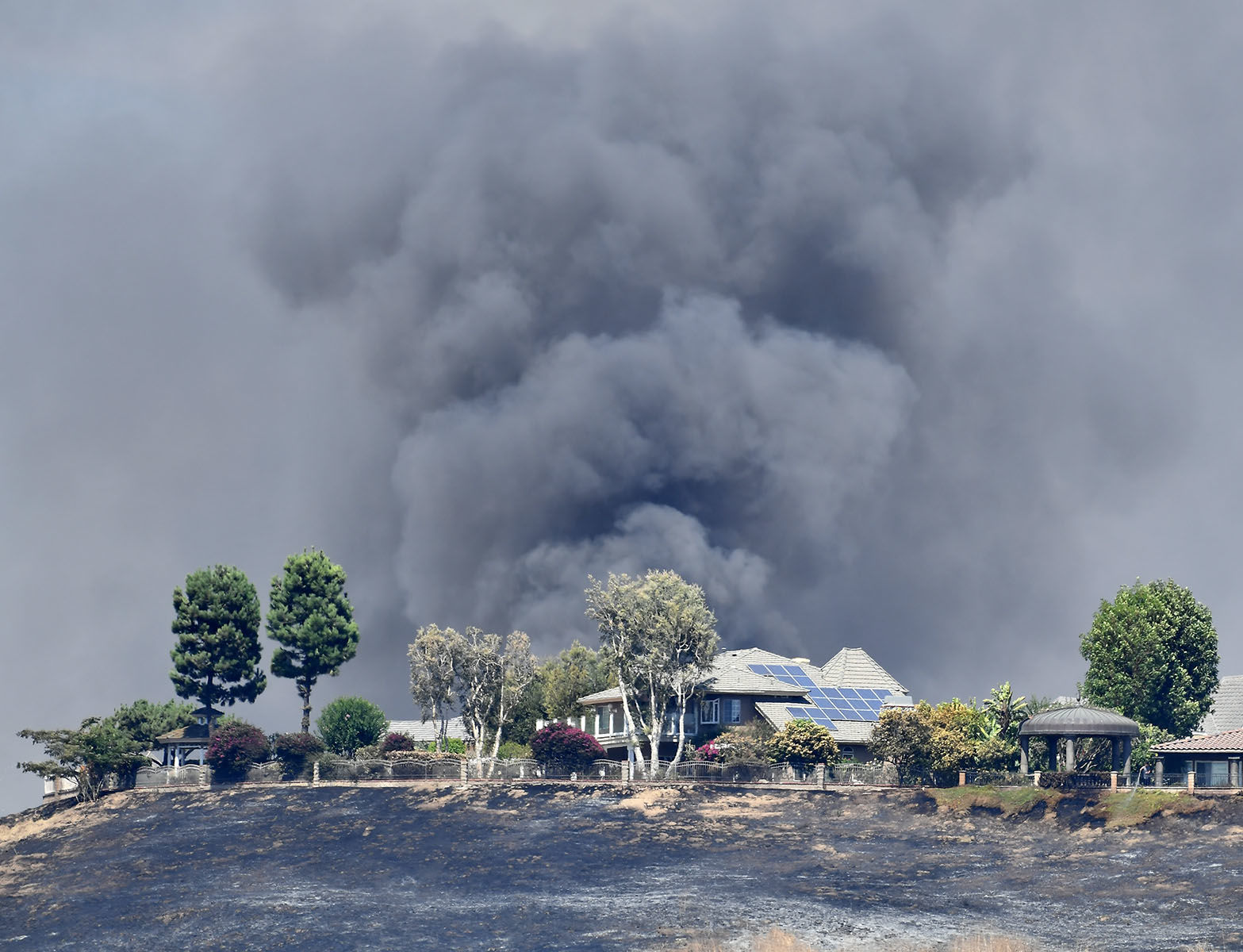 Brush fire burns 110 acres in Chino Hills; road closures in place